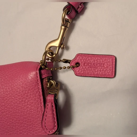 Coach Pebbled Leather Wristlet  in PETUNIA Pink - EUC - Picture 4 of 6